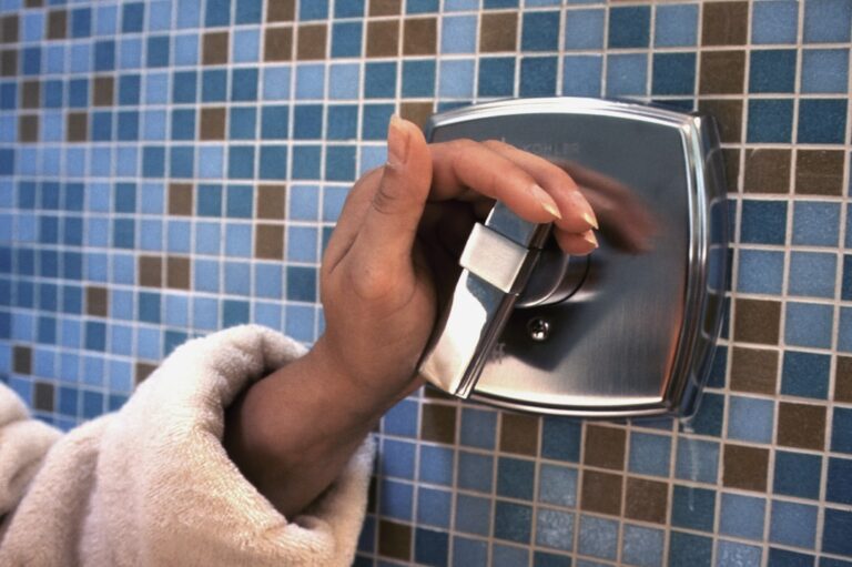How to Choose a Water Flosser for Your Daily Oral Care Routine